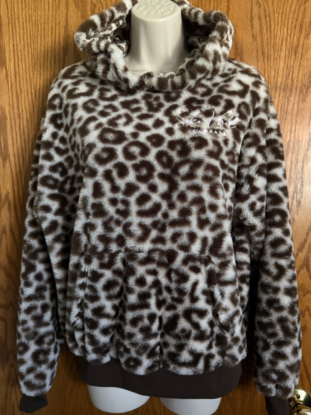 Love Theory Essentials Plush Hoodie Leopard Print Ski Vail CO. Women's Sz Small